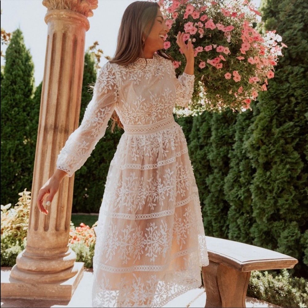 Ivy City Co. Sicily MIDI Lace Dress